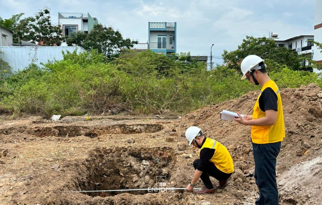 thực hiện kiểm tra mặt bằng trước khi thi công