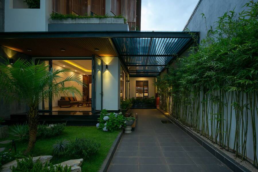 sân vườn bên hông nhà hiện đại